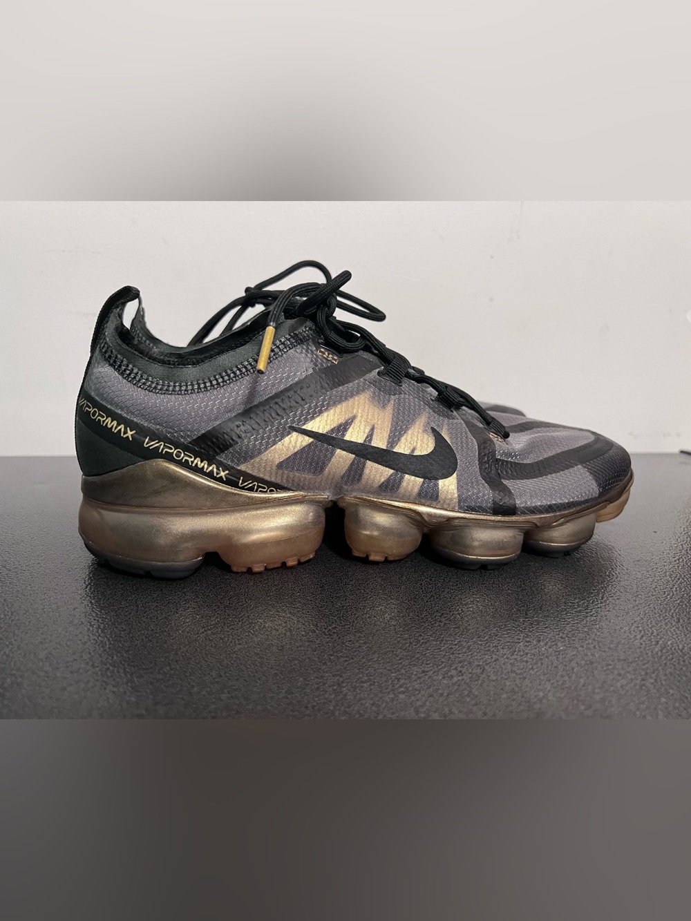 🔥 Nike Air VaporMax 2019 Black Metallic Gold – Men’s Size 9